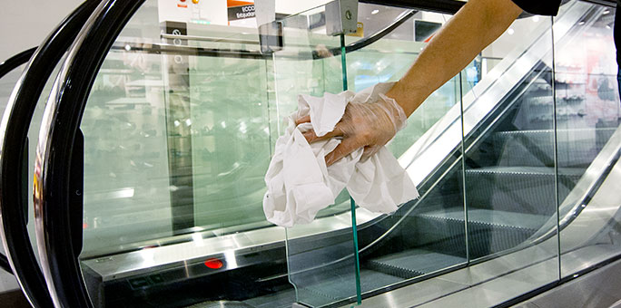 Rulltrappsstädning